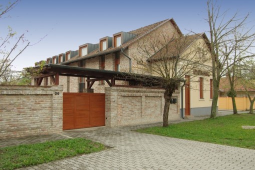   - Szigeterőd Apartman Gyula