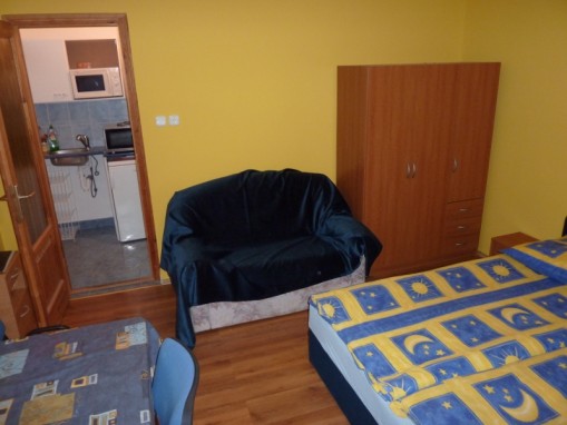   - Ádám Apartman Gyula