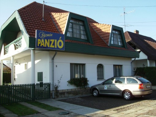   - Jázmin Panzió Gyula