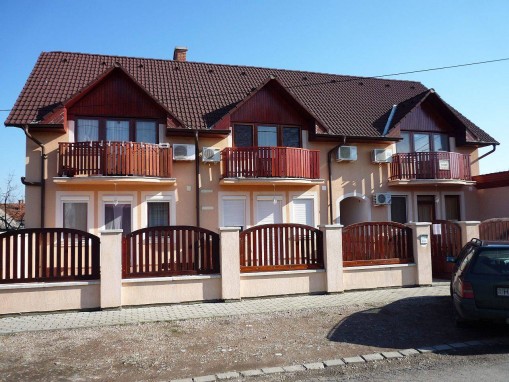   - Kavics Apartman Gyula